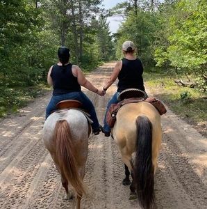 Meet your Posher, Caitlin